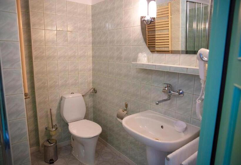 חדר סטנדרט, Motel 2000