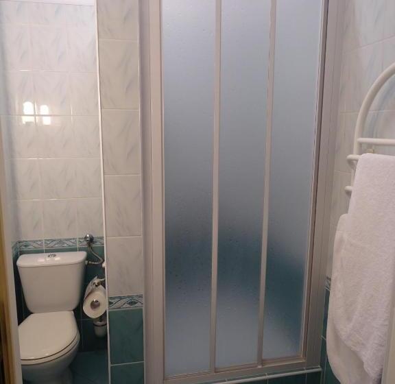 חדר סטנדרט, Motel 2000