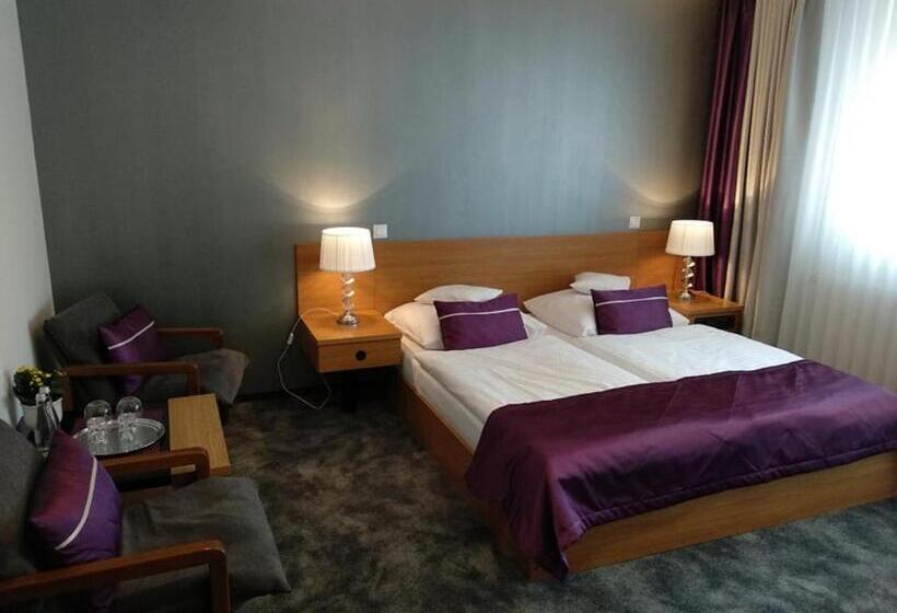 חדר סטנדרט, Motel 2000