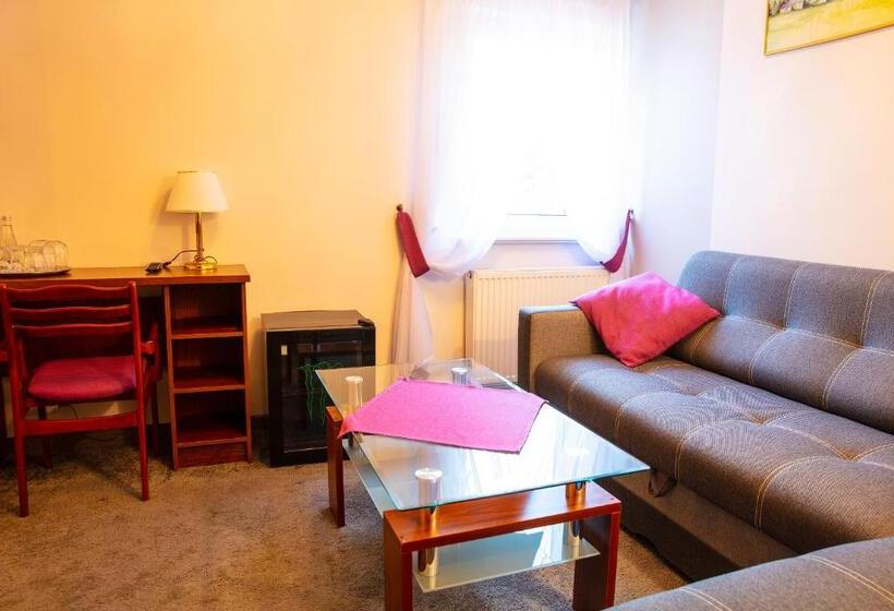 חדר סטנדרט, Motel 2000