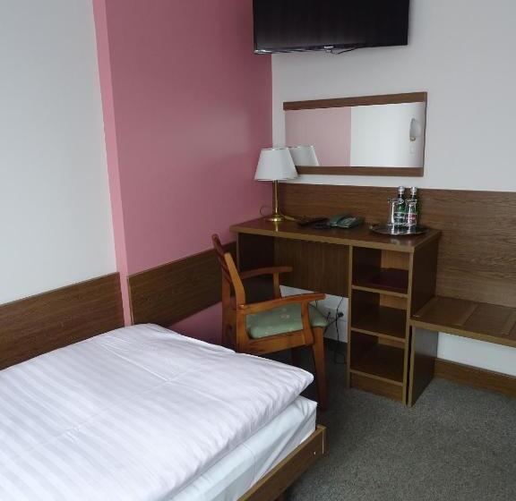 חדר סטנדרט יחיד, Motel 2000