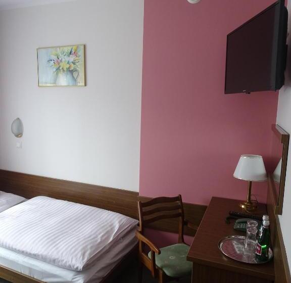 חדר סטנדרט יחיד, Motel 2000