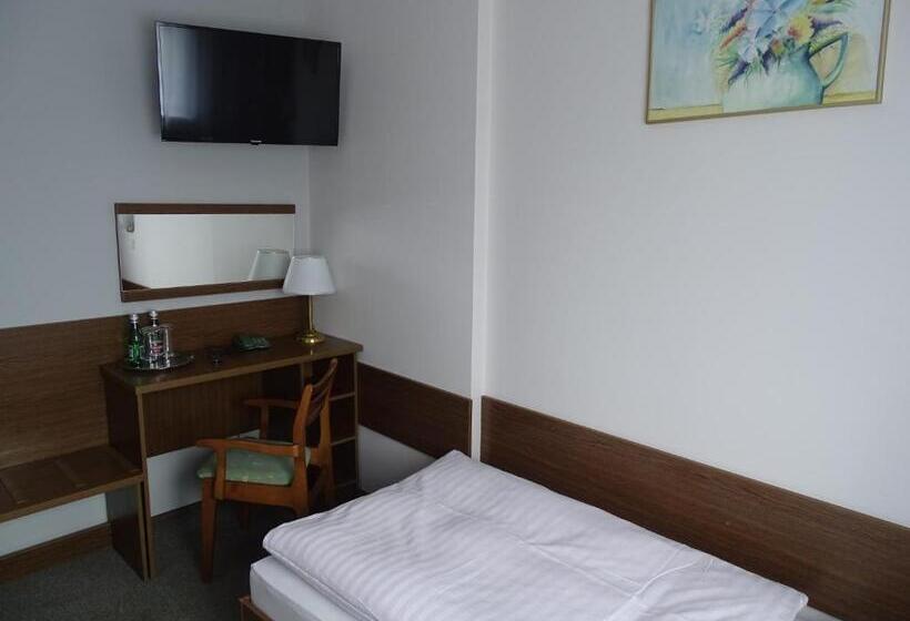 חדר סטנדרט יחיד, Motel 2000