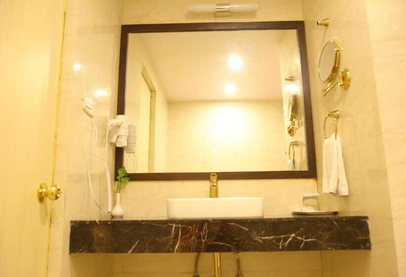 اتاق رویال, Royal Fort Hotel