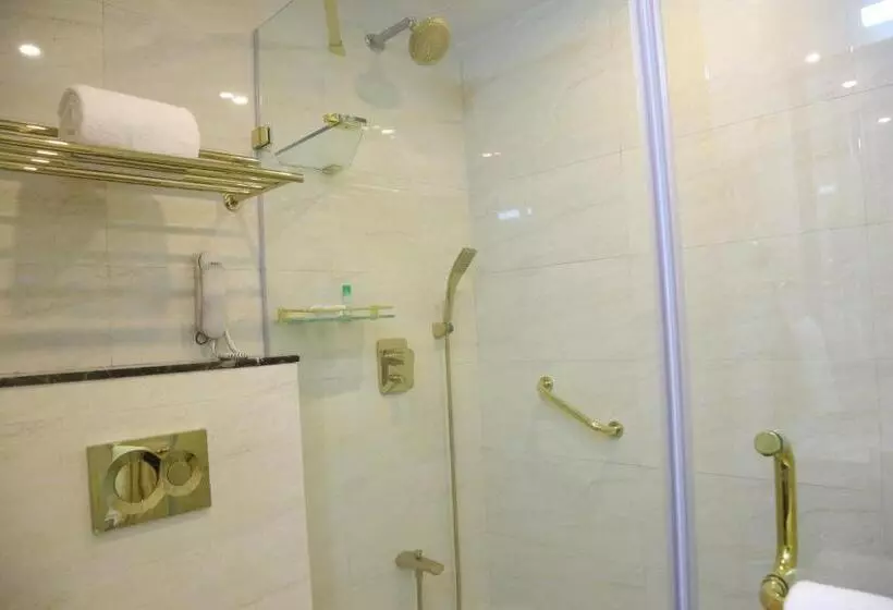 ロイヤルルーム, Royal Fort Hotel