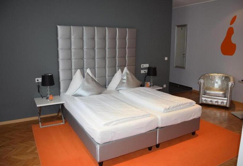 סוויטה, Stadthotel Gürtler