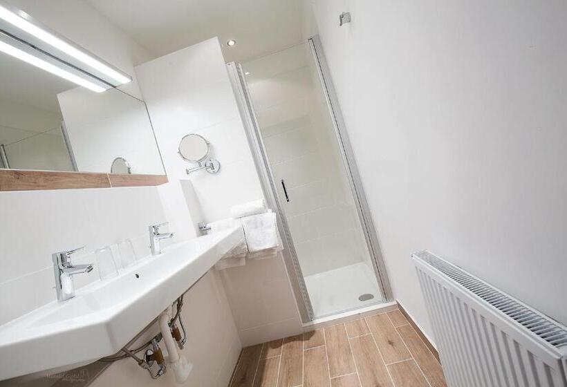 סוויטה, Stadthotel Gürtler