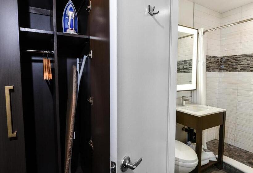 غرفة عائلية, Sunset West Hotel, Surestay Collection By Best Western