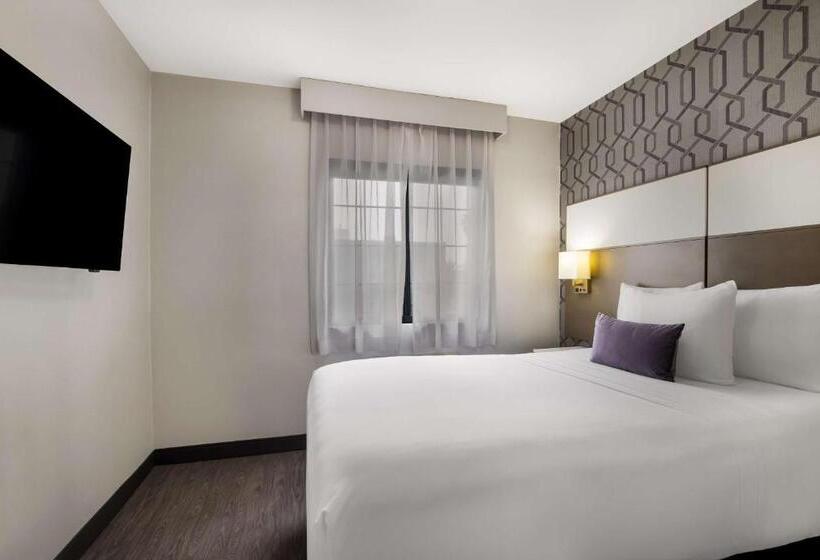 غرفة عائلية, Sunset West Hotel, Surestay Collection By Best Western