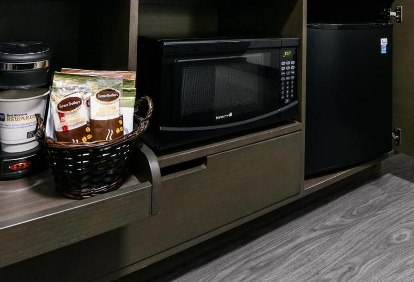 غرفة قياسية سرير كينج لذوى الإحتياجات الخاصة, Sunset West Hotel, Surestay Collection By Best Western