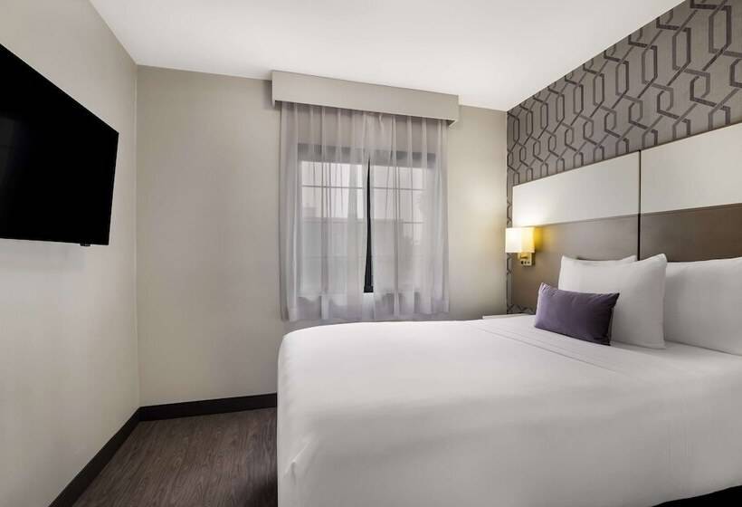 غرفة عائلية, Sunset West Hotel, Surestay Collection By Best Western