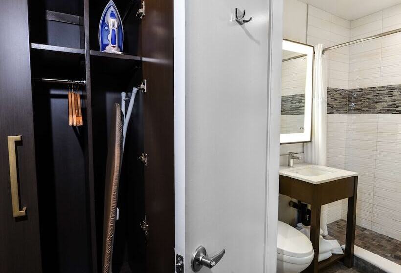 غرفه قياسيه سريرين مزدوجين, Sunset West Hotel, Surestay Collection By Best Western