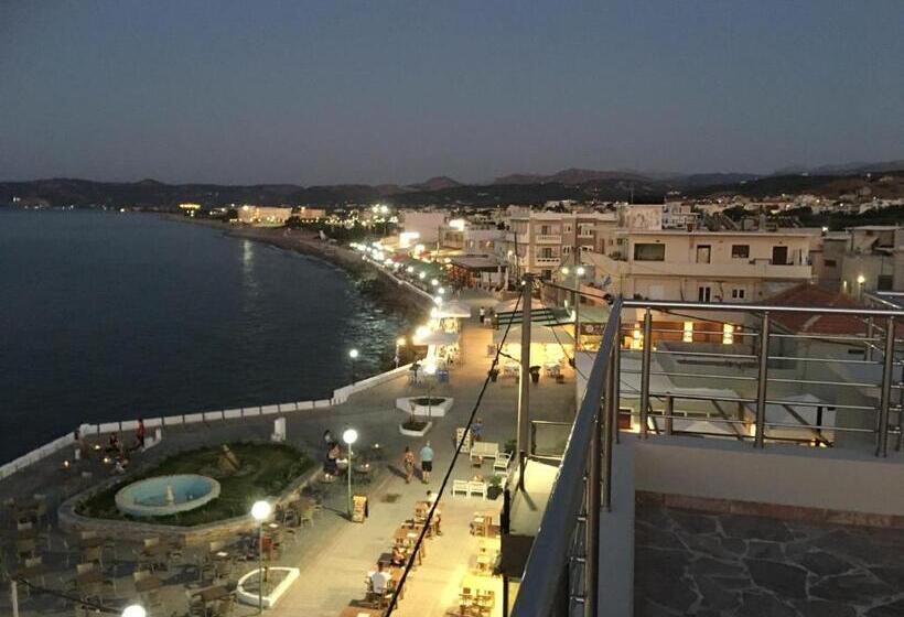 غرفة قياسية مزوَّدة بتراس, Argo Papadakis