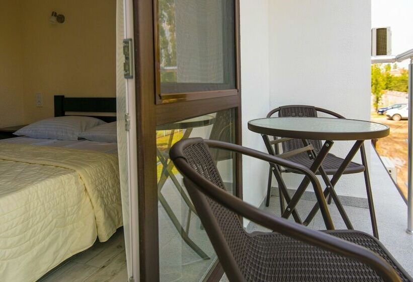 اتاق استاندارد اینتریور, Reef