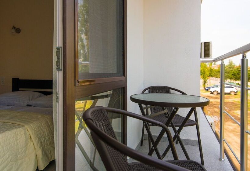 اتاق استاندارد اینتریور, Reef