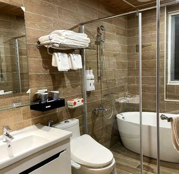 اتاق استاندارد چهار تخته, Bloom B&b