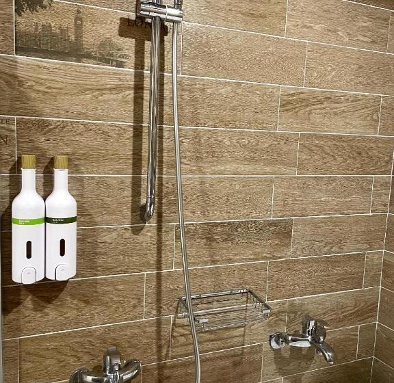 اتاق استاندارد چهار تخته, Bloom B&b