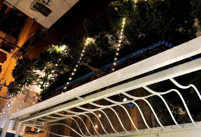 اتاق استاندارد چهار تخته, Bloom B&b