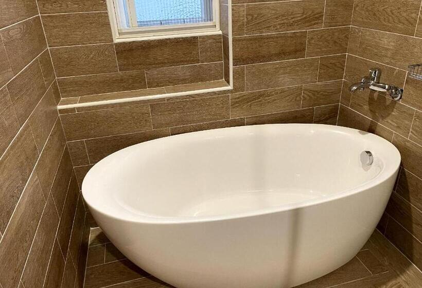 اتاق استاندارد چهار تخته, Bloom B&b