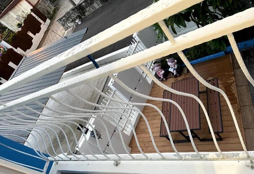 اتاق استاندارد چهار تخته, Bloom B&b