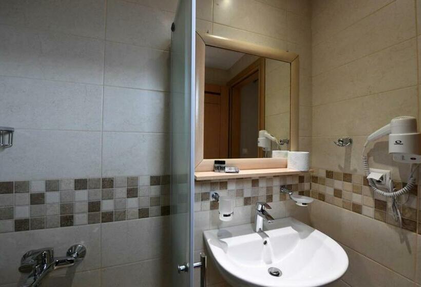 غرفة قياسية, Tassos Rooms