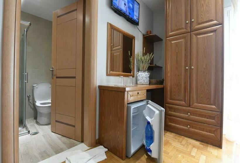 غرفة قياسية, Tassos Rooms