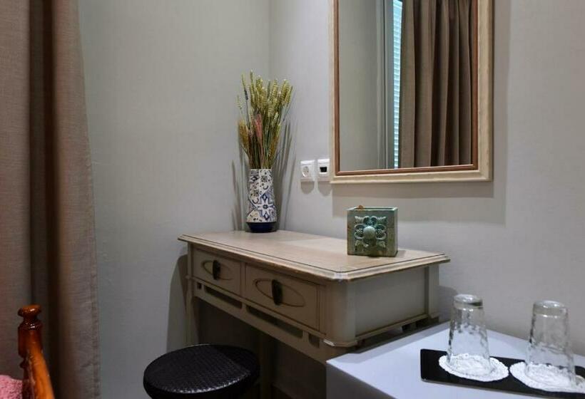 غرفة قياسية, Tassos Rooms