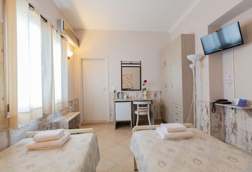 غرفة قياسية, Tassos Rooms