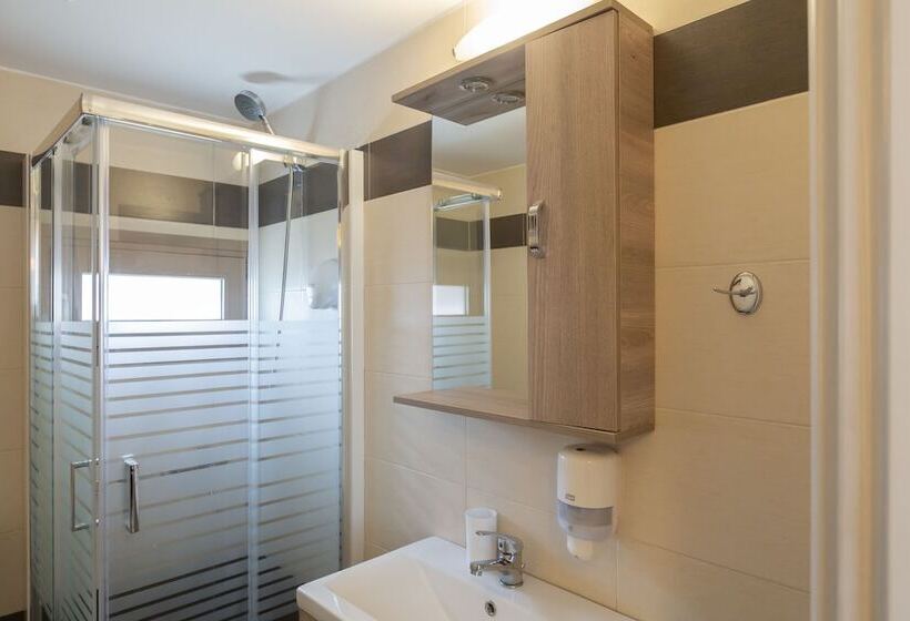 غرفة قياسية, Tassos Rooms