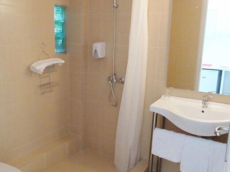 استودیو استاندارد با بالکن, Homely Studios