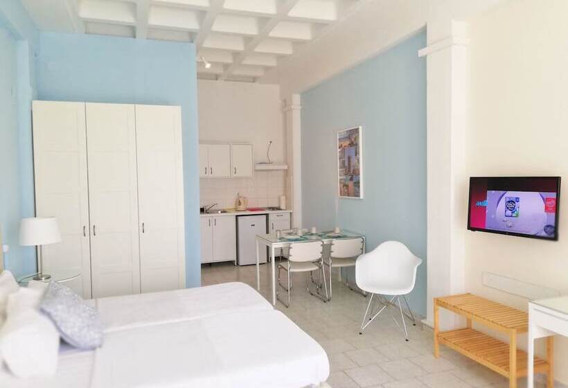 استودیو استاندارد با بالکن, Homely Studios