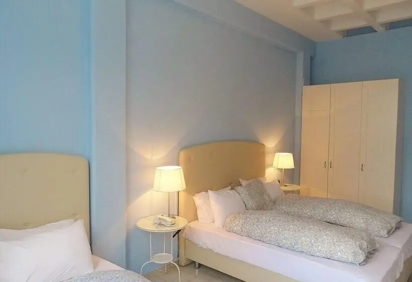 استودیو استاندارد با بالکن, Homely Studios