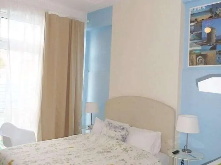 استودیو استاندارد با تراس, Homely Studios