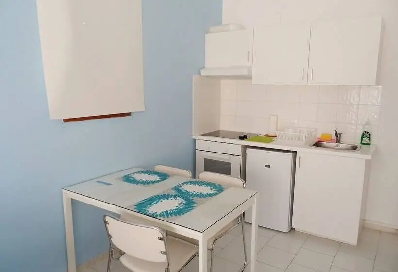 استودیو استاندارد با بالکن, Homely Studios