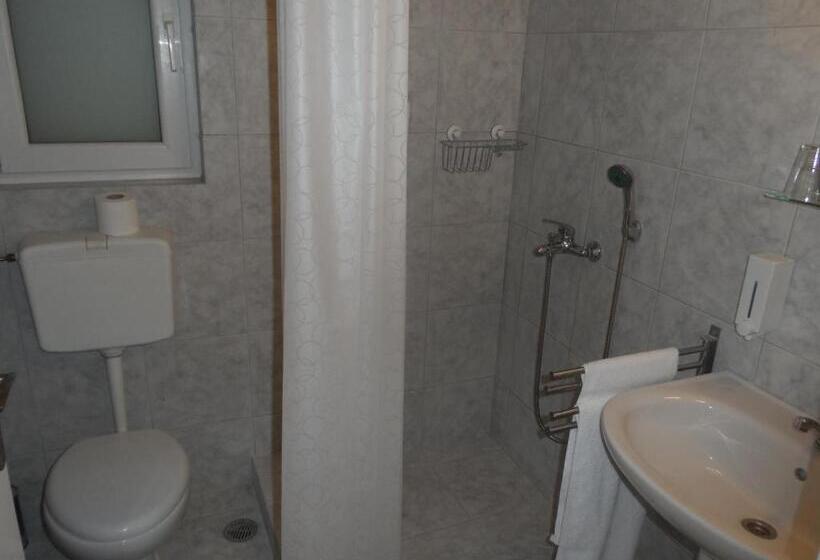 استودیو استاندارد با چشم‌انداز دریا, Homely Studios