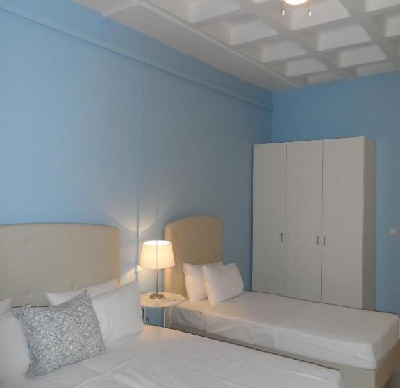 استودیو استاندارد با چشم‌انداز دریا, Homely Studios