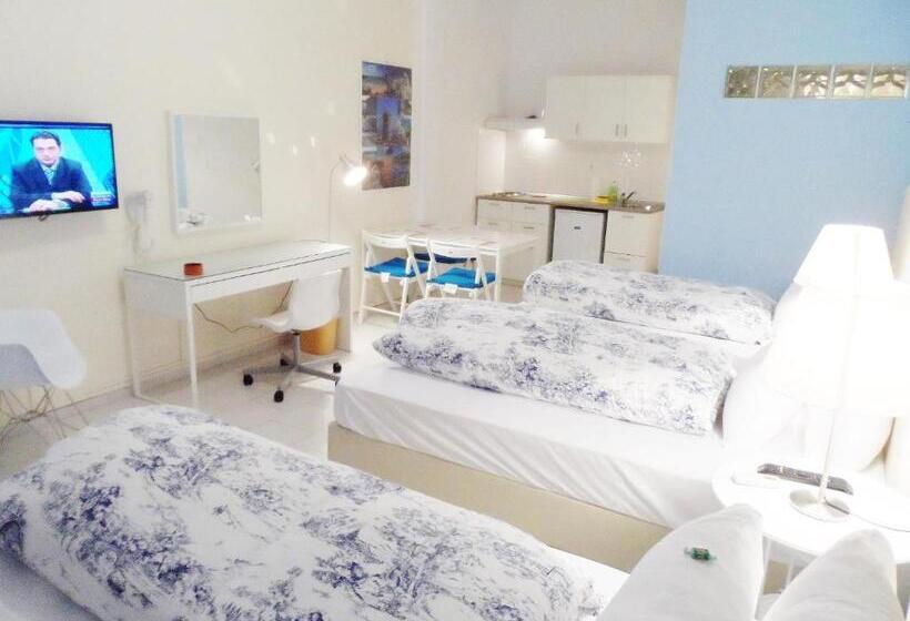 استودیو استاندارد با چشم‌انداز دریا, Homely Studios