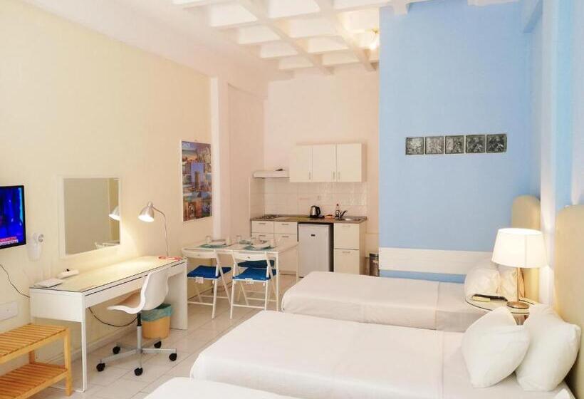 استودیو استاندارد با چشم‌انداز دریا, Homely Studios