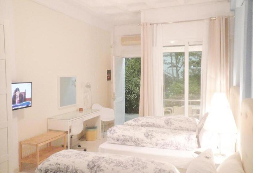 استودیو استاندارد با چشم‌انداز باغ, Homely Studios