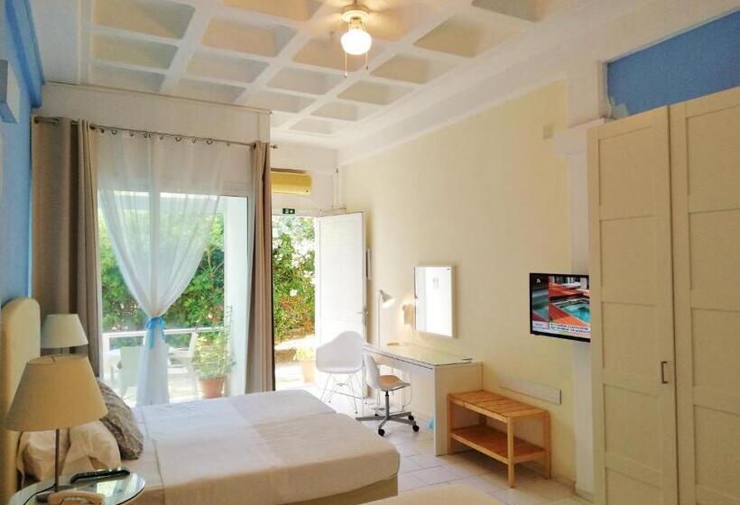 استودیو استاندارد با چشم‌انداز باغ, Homely Studios