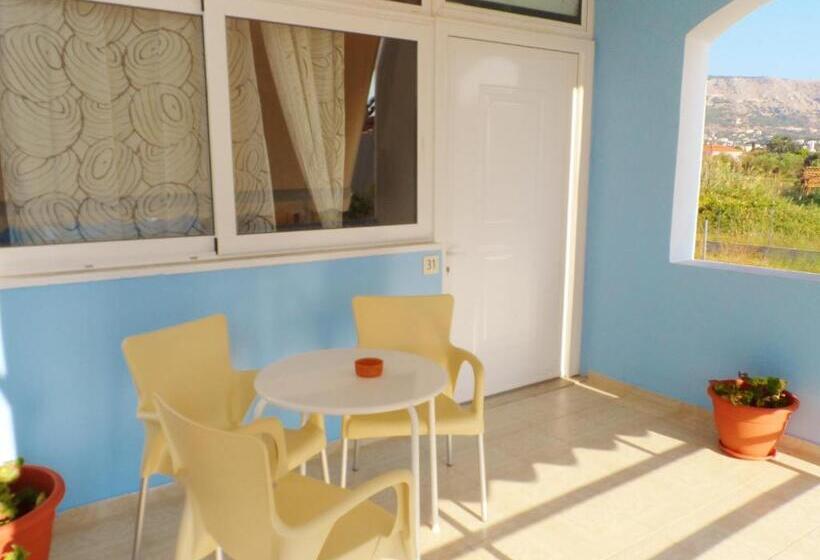 استودیو استاندارد با بالکن, Homely Studios