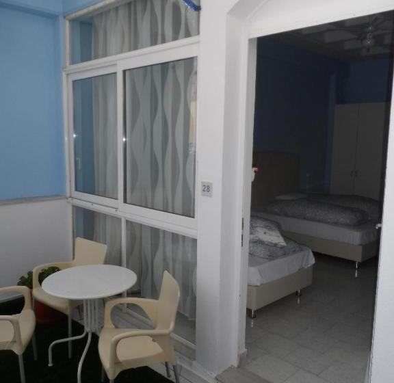 استودیو استاندارد با بالکن, Homely Studios