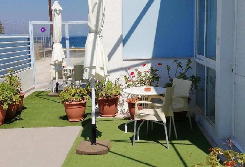 استودیو استاندارد با بالکن, Homely Studios