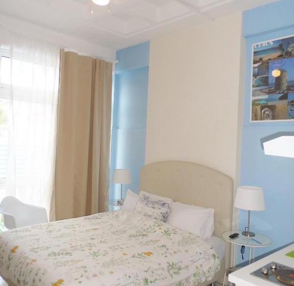 استودیو استاندارد با تراس, Homely Studios