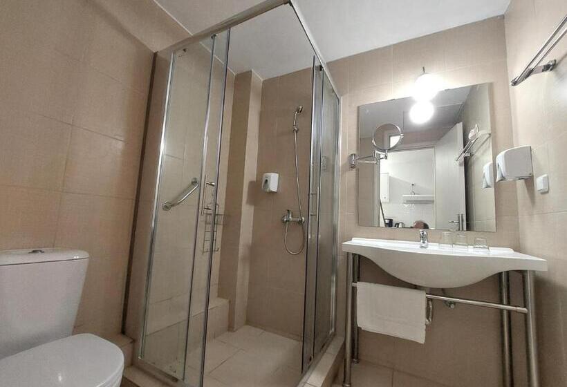 استودیو استاندارد با بالکن, Homely Studios