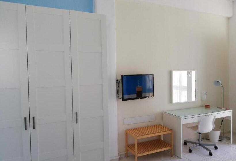 استودیو استاندارد با بالکن, Homely Studios