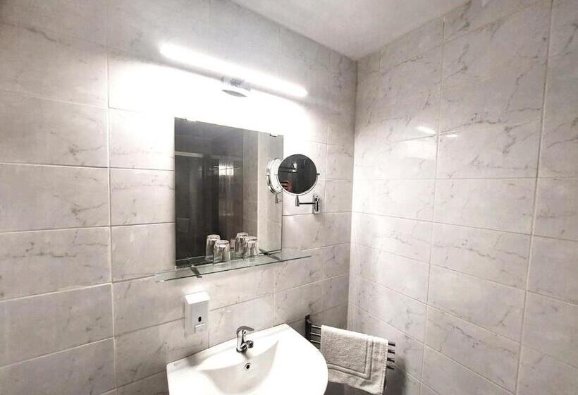 استودیو استاندارد با تراس, Homely Studios