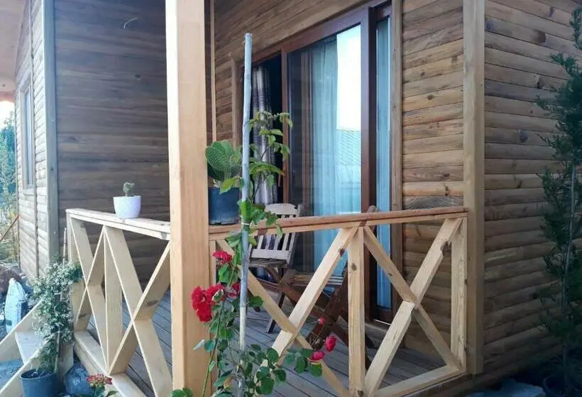 اتاق استاندارد چهارنفره با بالکن, Em Ba Butik Bungalov