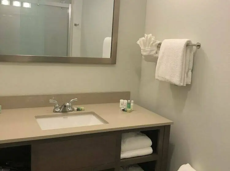 ダブルベッドスタンダードルーム, Kodiak Compass Suites