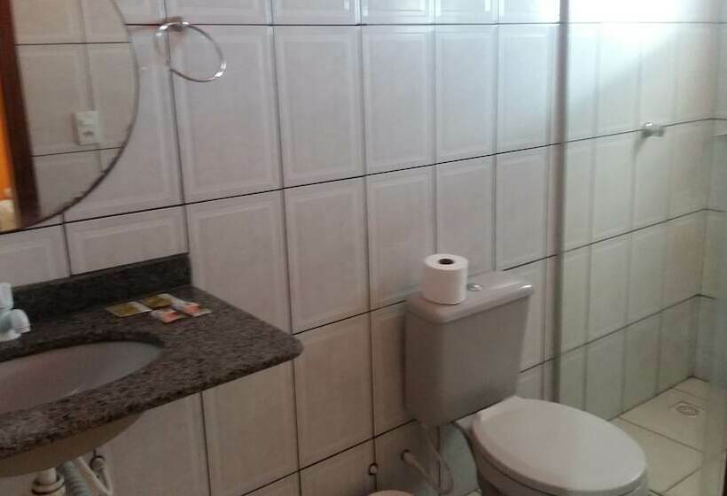 带双人床的基本房间, Guará